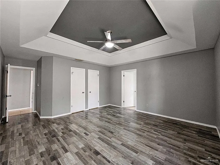 2208 Robin Ave W — Photo 12