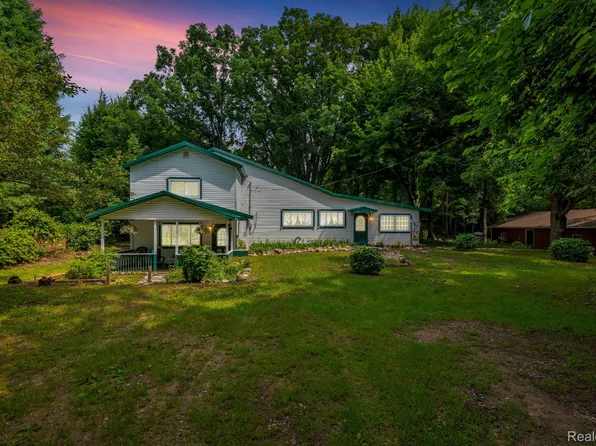 8188 Birch Run Rd, Millington, MI 48746