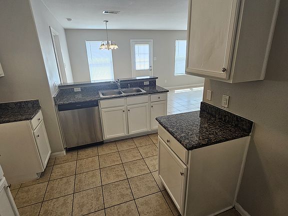 4th image of 7119 Acacia Ln