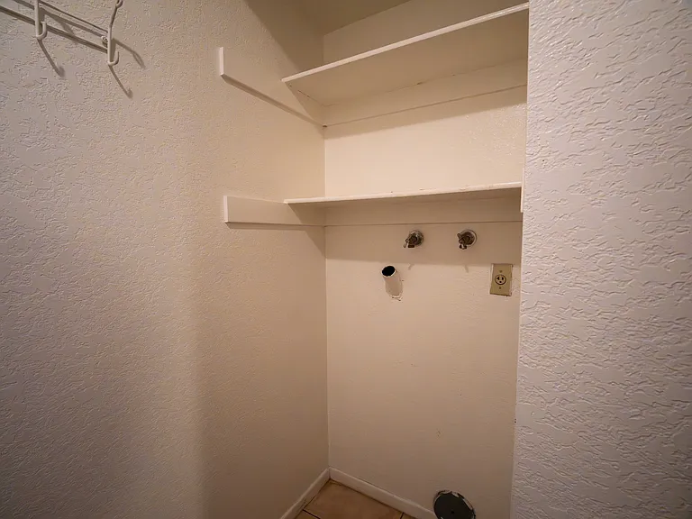 3625 Meadowlark St — Photo 45