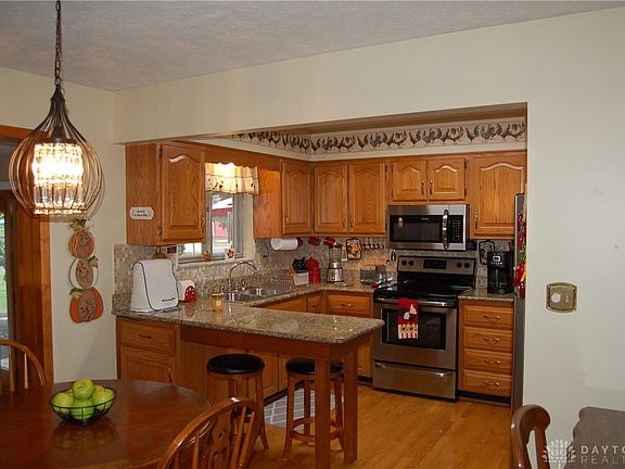 5th image of 6201 Cedar Ln
