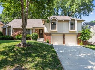 11908 W 100th Ter, Lenexa, KS 66215