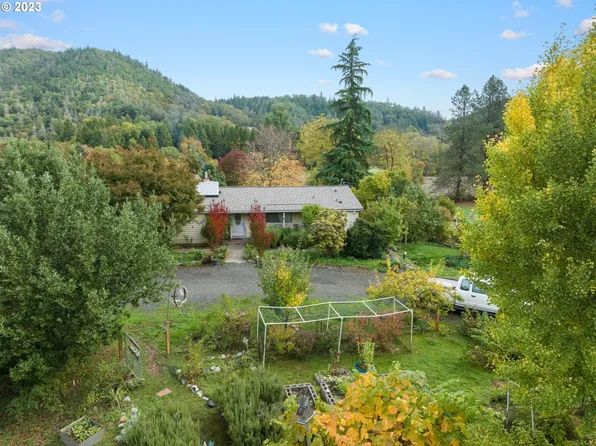 4235 Canyonville Riddle Rd, Riddle, OR 97469