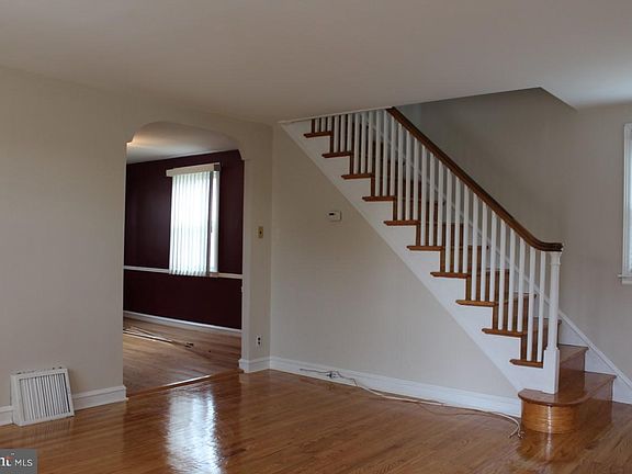 5th image of 1829 Oakmont St