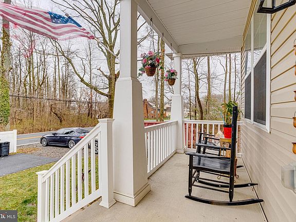 3rd image of 708 Hyde Park Rd