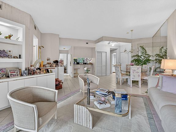 4th image of 7535 LA PAZ Boulevard #201