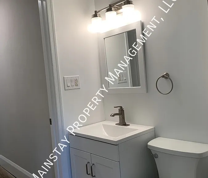 815 Main St #6 — Photo 3