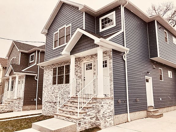 3rd image of 28 Dorothea Pl #1