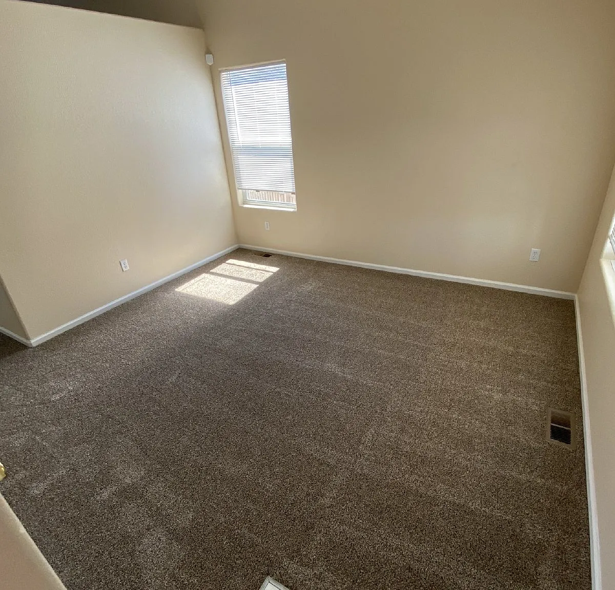 3 bed, 2.0 bath, 1692 sqft, $2,800 — Photo 3