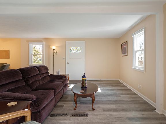 5th image of 707 Marie Ave
