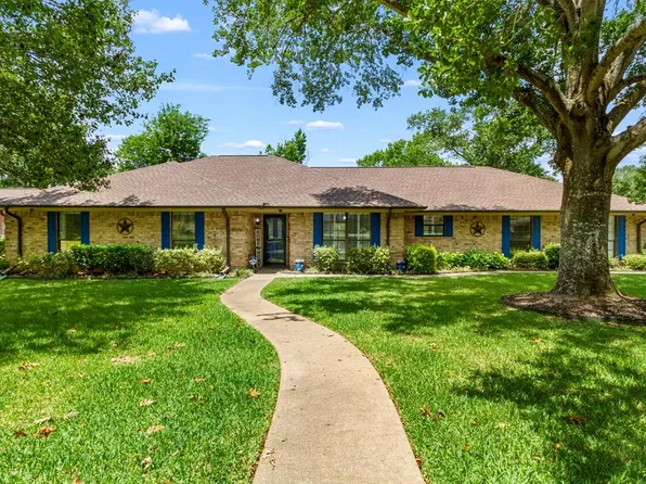 2209 Monica Ln, Palestine, TX 75803