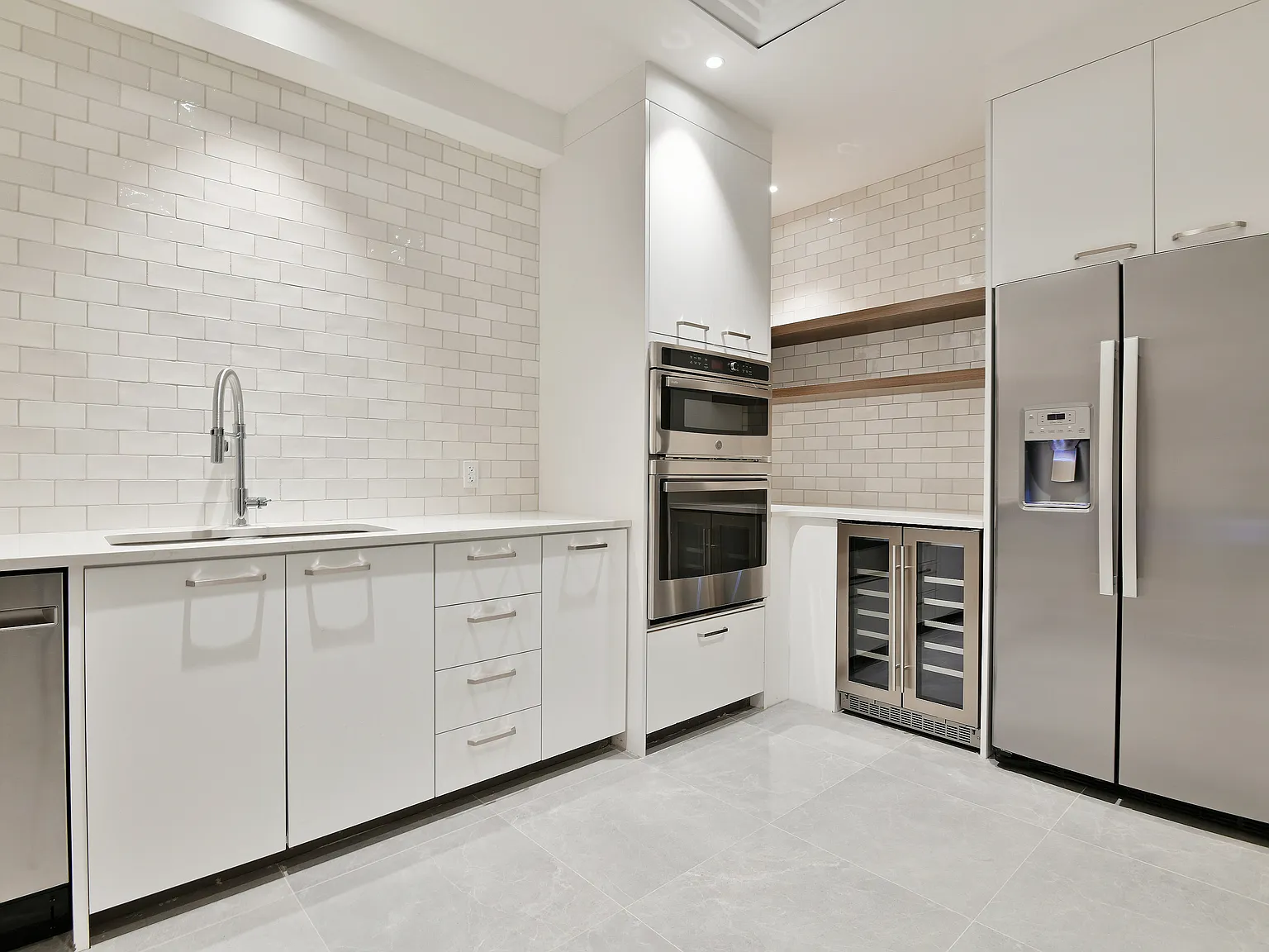 Fifth + Bank — Photo 1