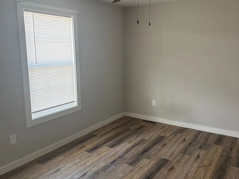 501 Livy Ln — Photo 3