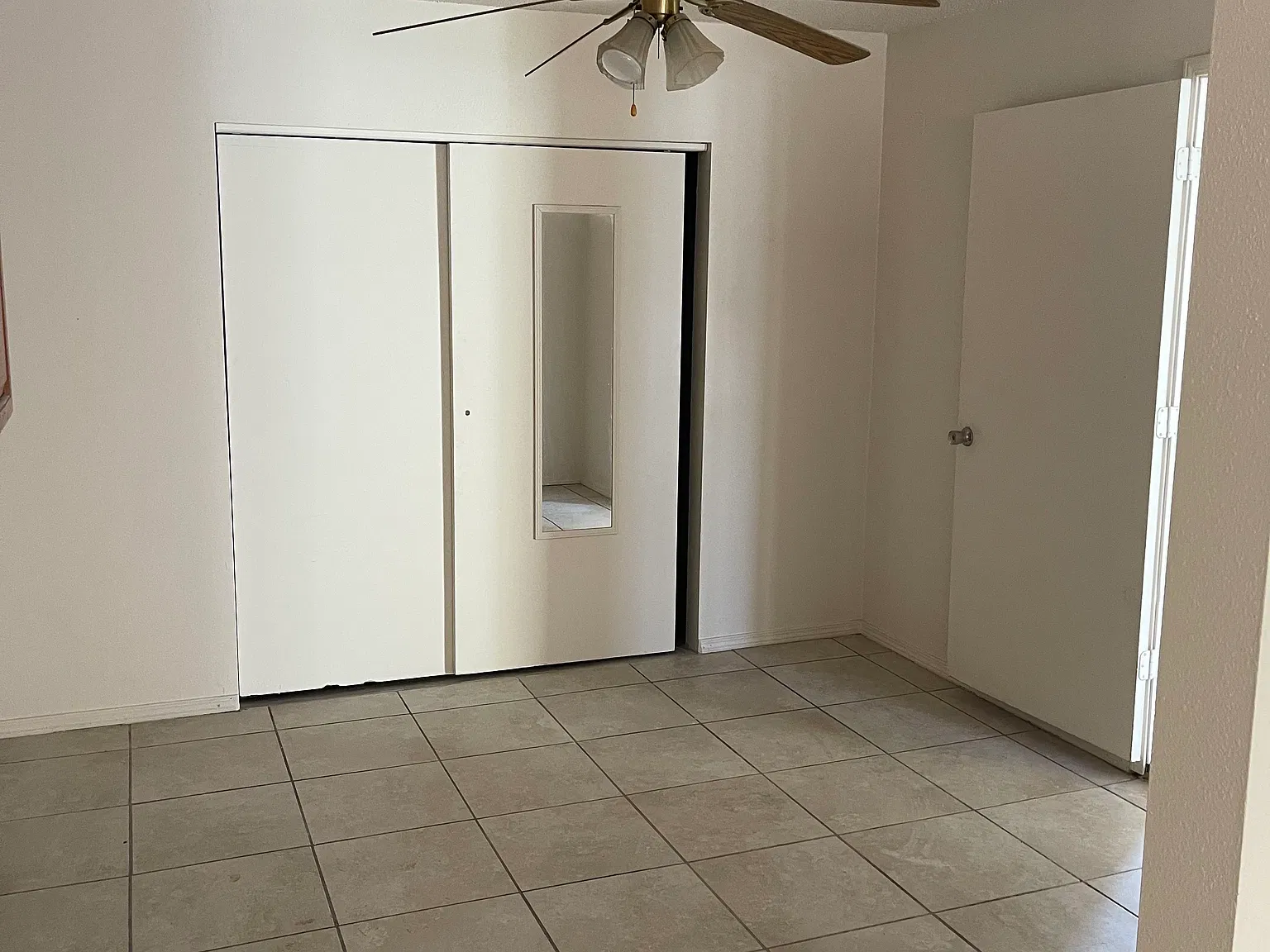 4 bed, 1305 sqft, $1,800 — Photo 3