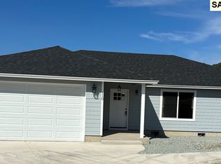 124 Sylvan Vista Ct, Roseburg, OR 97471