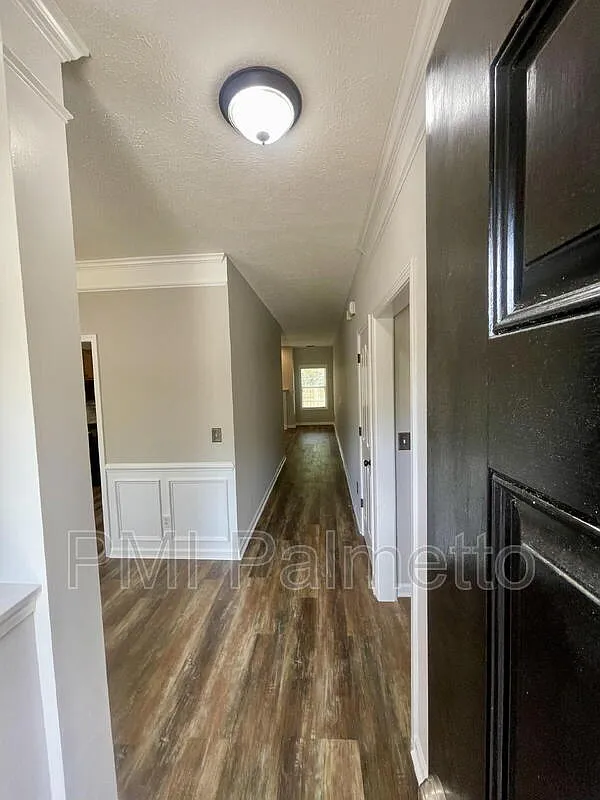 3 bed, 2.0 bath, 1600 sqft, $2,395 — Photo 3