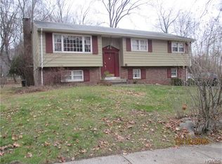 27 Adams Ct, Pearl River, NY 10965