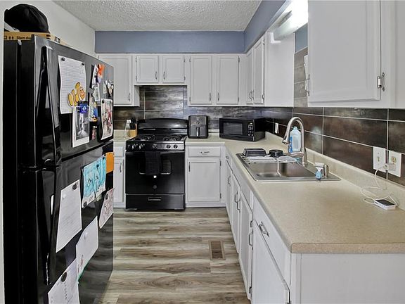 5th image of 2727 Crawford Ave
