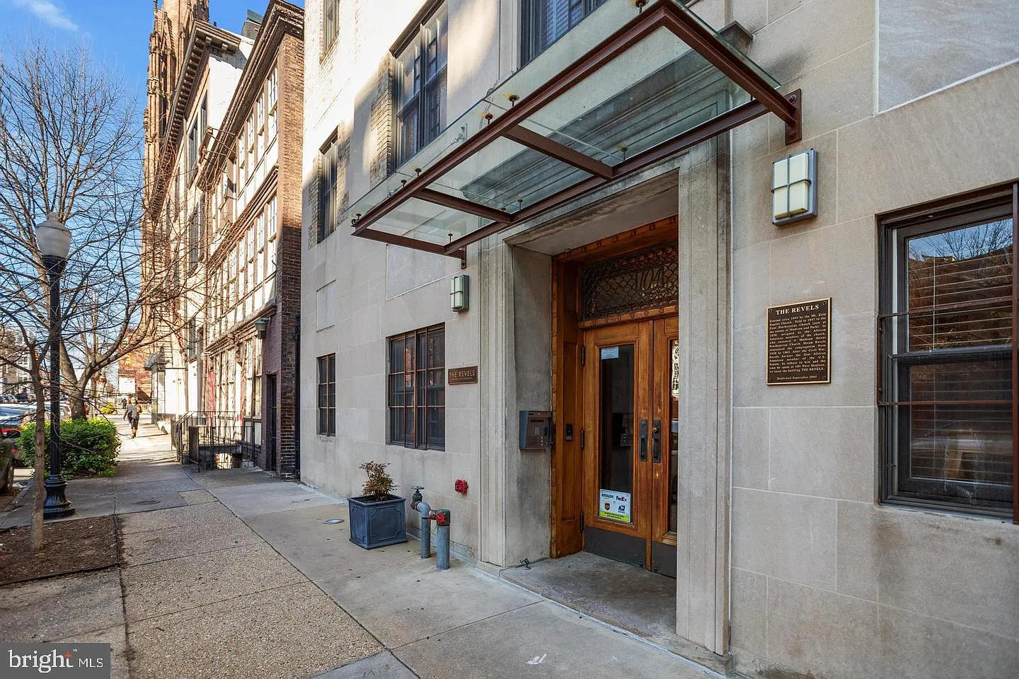 1 bed, 1.0 bath, 896 sqft, $1,700 — Photo 2