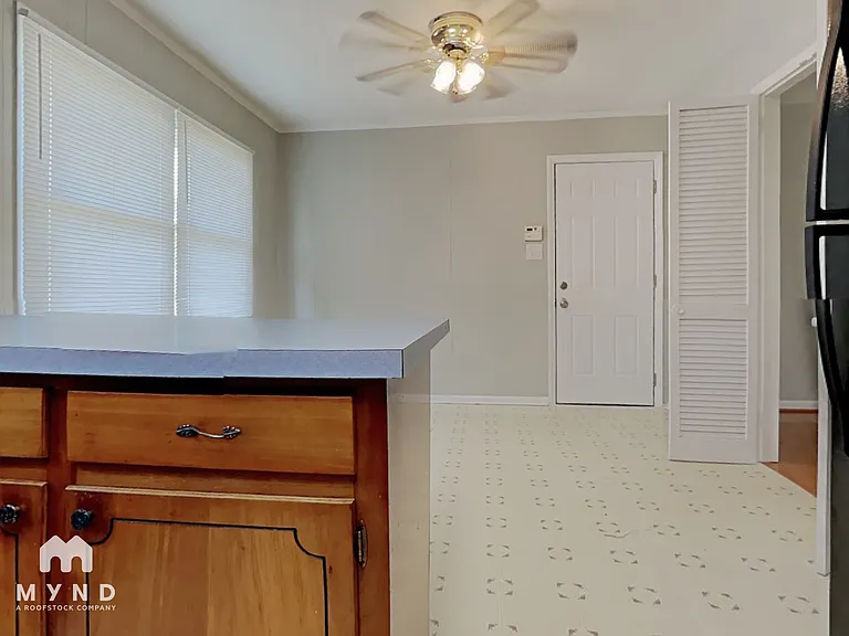 221 Tanglewood Dr — Photo 4