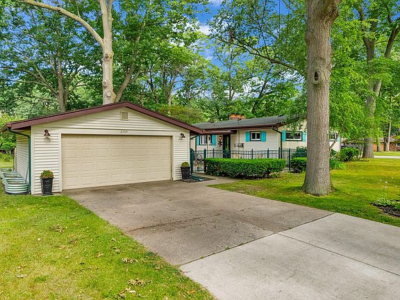 4th image of 2304 Sanborn St