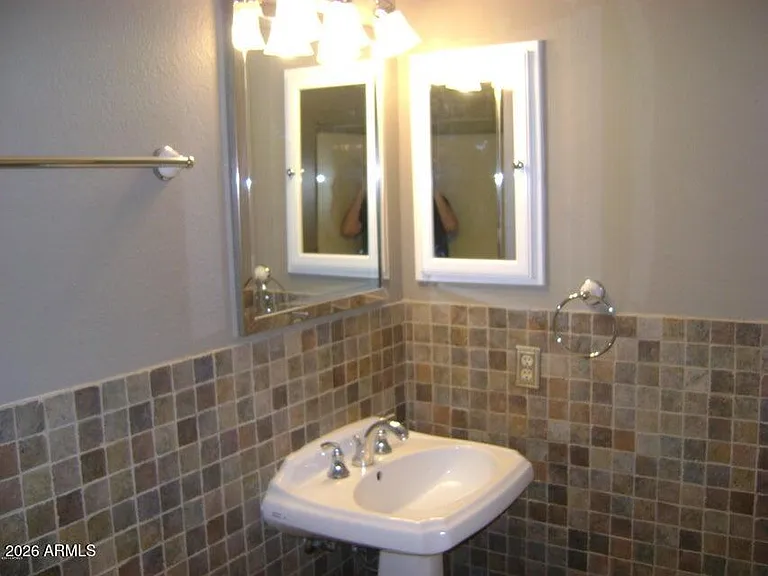1217 E Lighthouse Ct — Photo 9