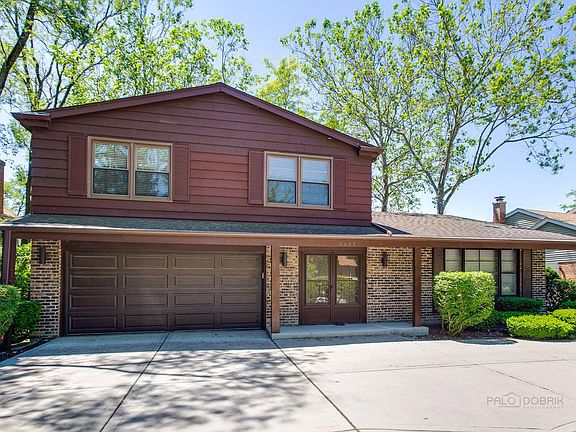 3rd image of 3837 Crestwood Dr