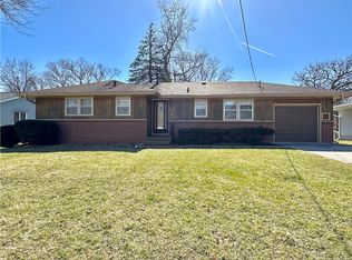 2812 Vine St, West Des Moines, IA 50265