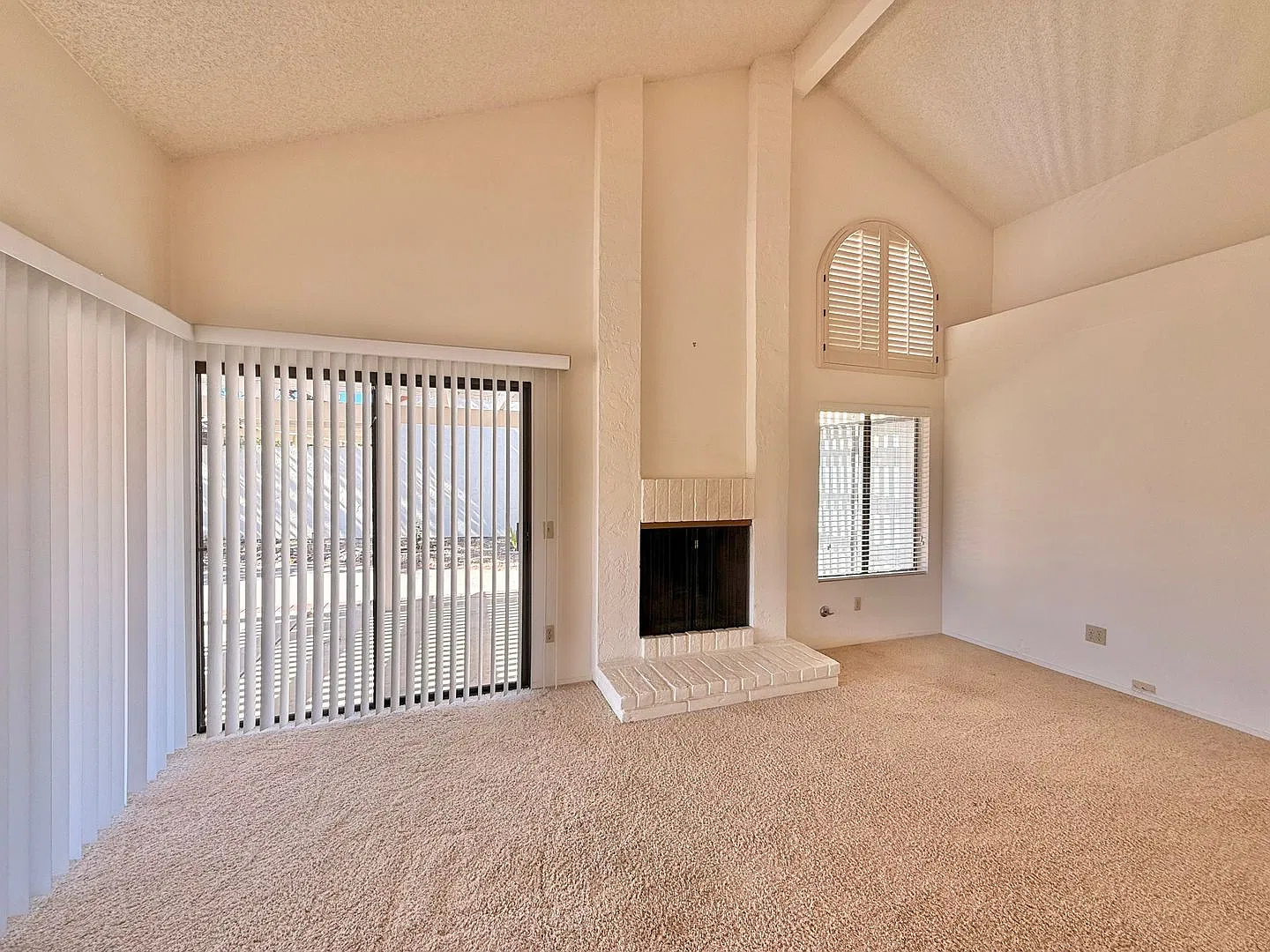 Lovely Single Story Home in Oaks North — Photo 2
