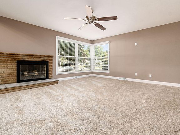 5th image of 2737 Lakewood Dr