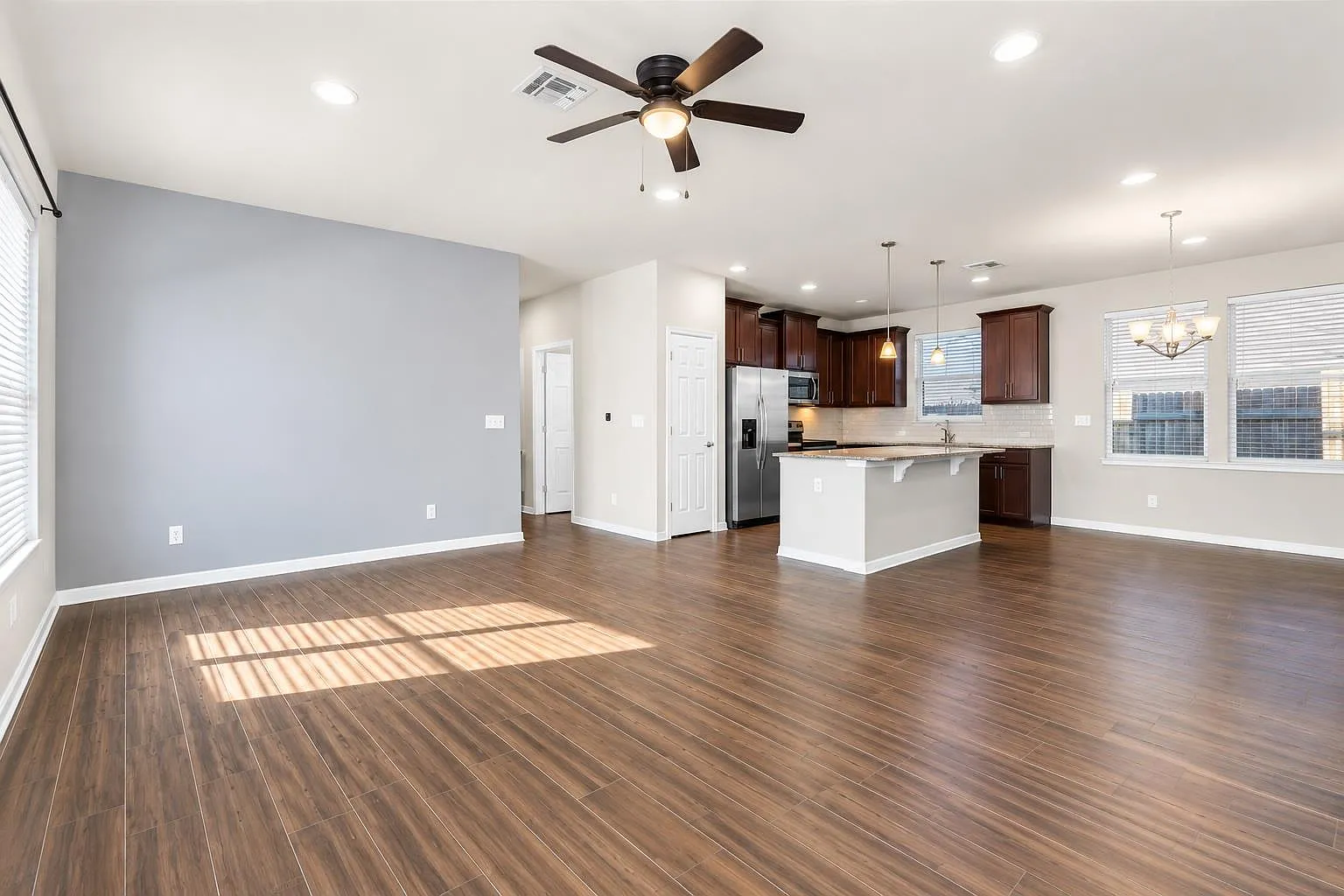 3 bed, 2.0 bath, 1312 sqft, $1,995 — Photo 2