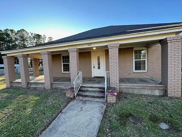 4 bed, 1400 sqft, $1,795 — Photo 2