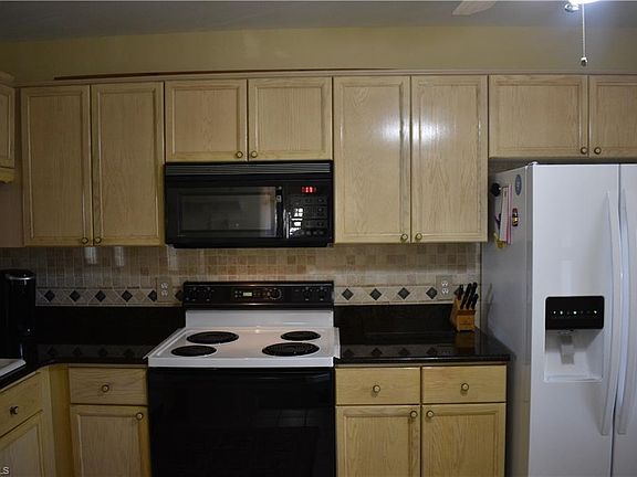3rd image of 7730 Jewel Ln #X-201
