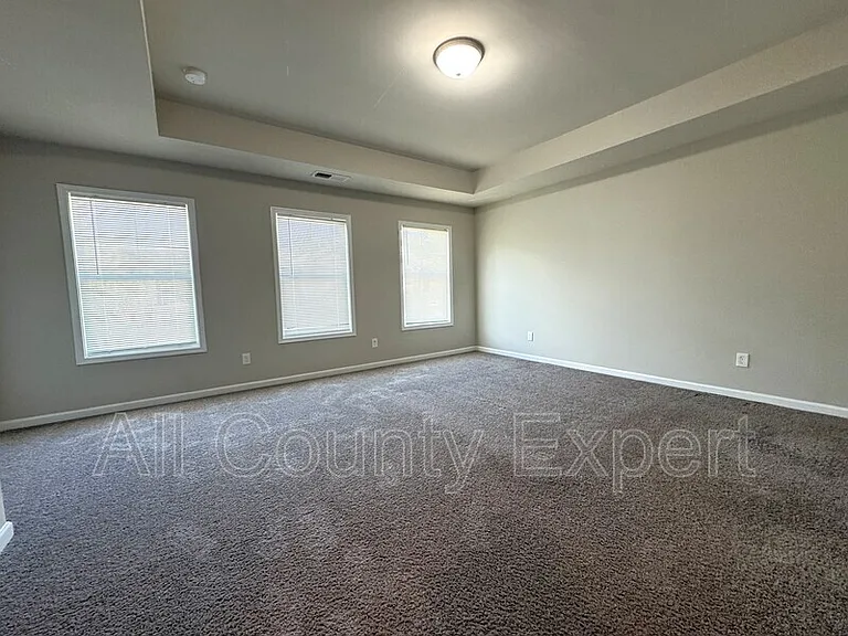 21 Stanford Ct — Photo 15
