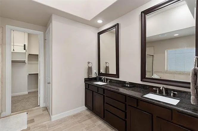 1131 W 21st St — Photo 27