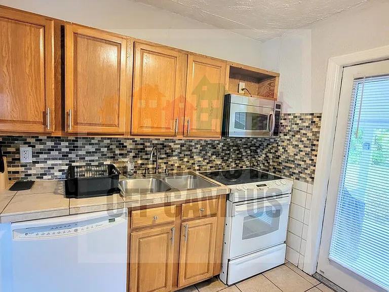 1148 Highland St — Photo 16