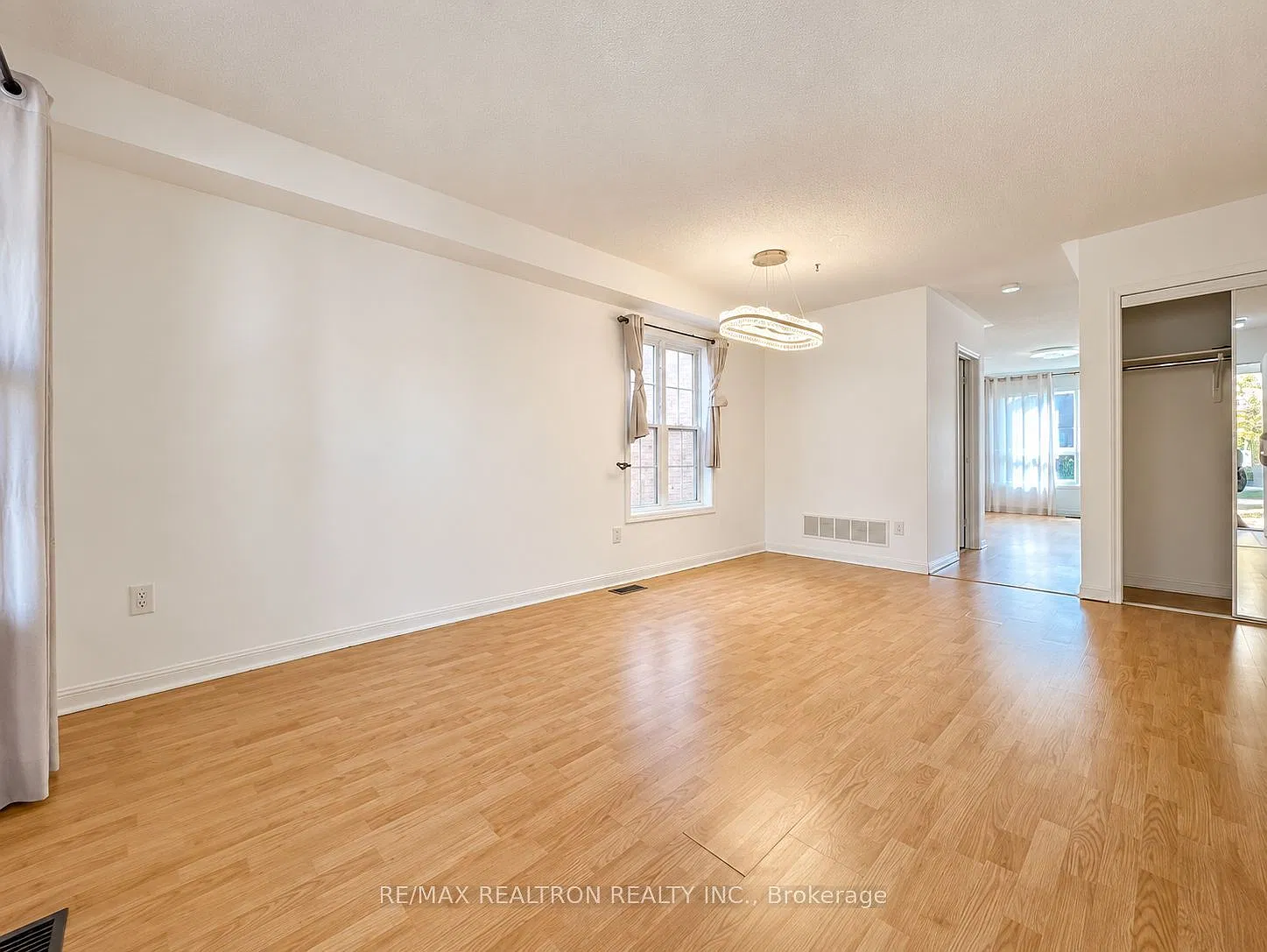 5 bed, $3,500 — Photo 2