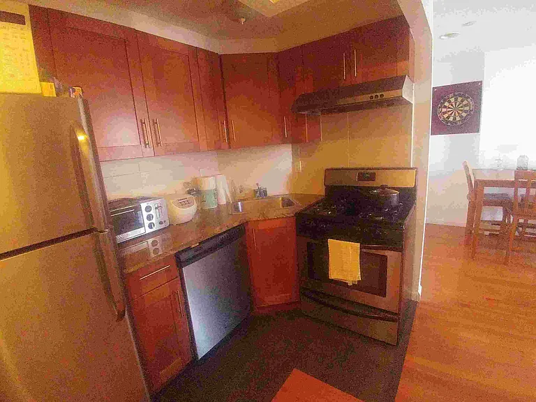 31 Monroe St #8B — Photo 1
