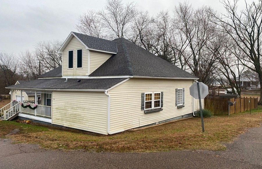 2nd image of 36 4th Ave