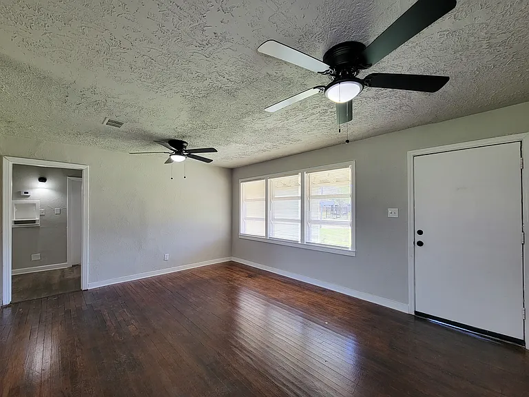5815 Southseas St — Photo 6