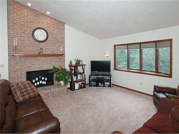 5th image of 255 Rose Ct N