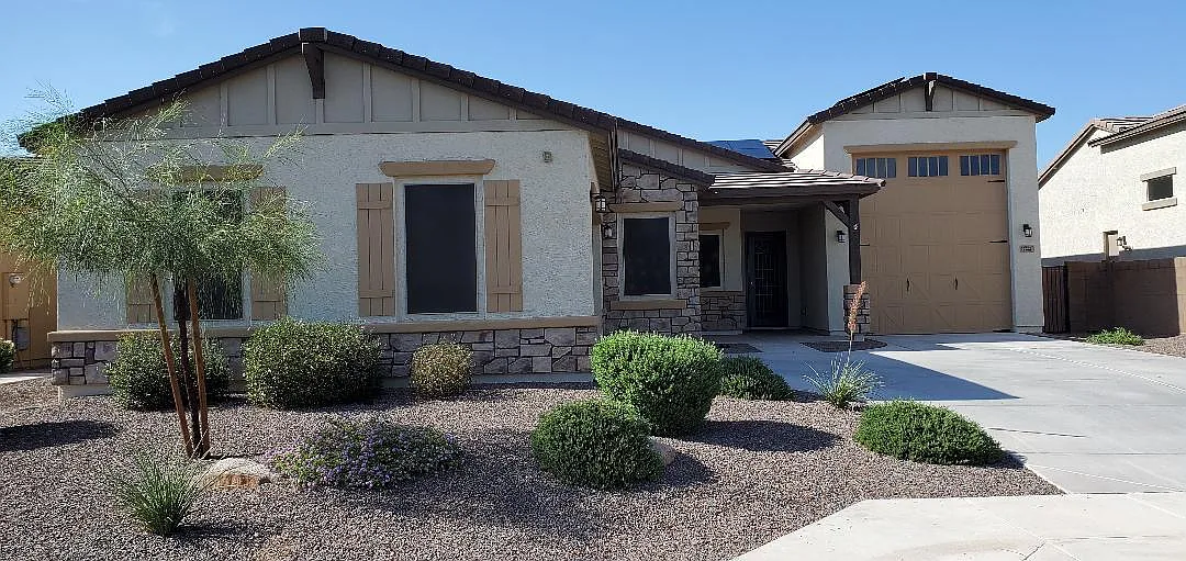 17222 W Echo Ln — Photo 2