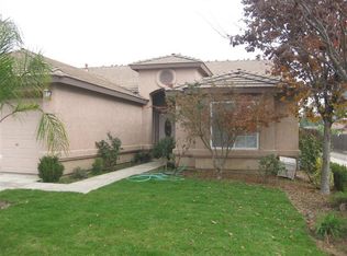 1135 Rafer Johnson Dr, Kingsburg, CA 93631