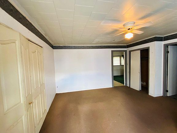 3rd image of 639 E Duval St
