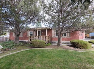 1018 SE Laurelwood Pl, Bend, OR 97702