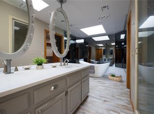 6116 Inland Rd, Warr Acres, OK 73132