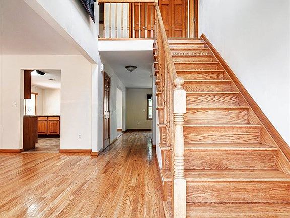 5th image of 182 Burke Ave