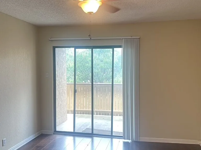 1901 Cloisters Dr #921 — Photo 25