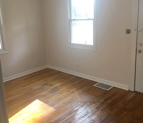 3rd image of 139 Eaton Ave