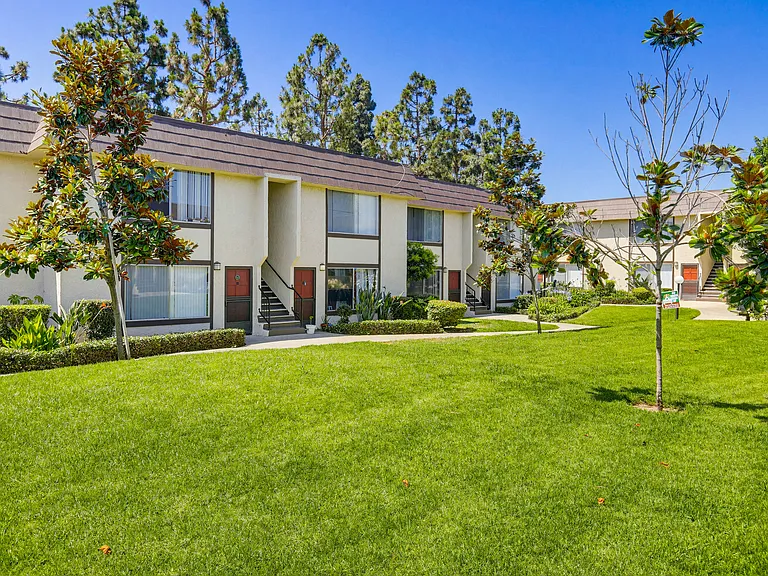 Sandpiper Apartments — Photo 18
